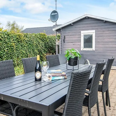 4 Star In بيت للعطل Børkop